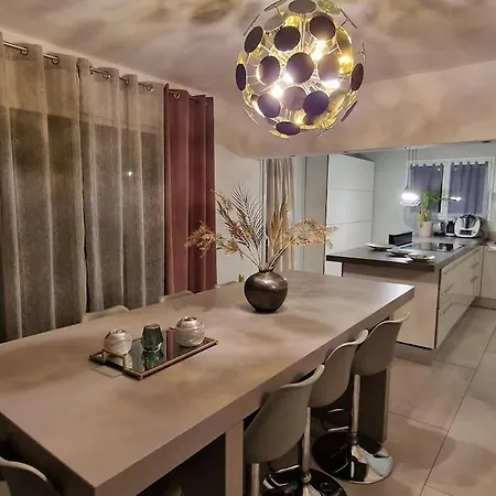 Havre De Bien-etre Avec Piscine Et Jacuzzi