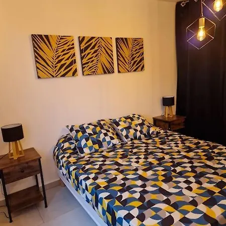 Havre De Bien-etre Avec Piscine Et Jacuzzi *
