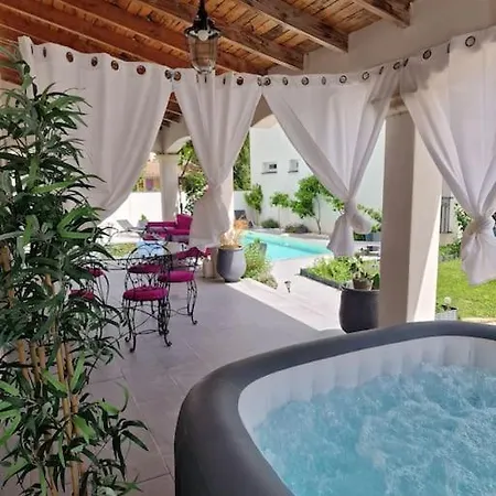 Havre De Bien-etre Avec Piscine Et Jacuzzi Villa